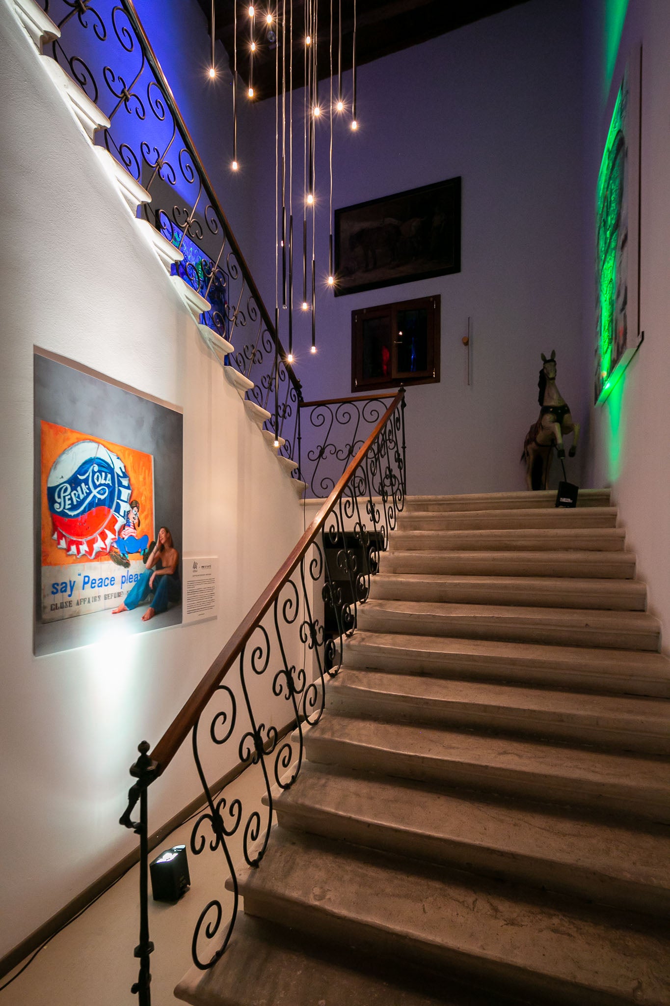 Art Work PEACE PLEASE, 160 X 140cm , Art Series ICONS RECYCLING 2022, unique piece